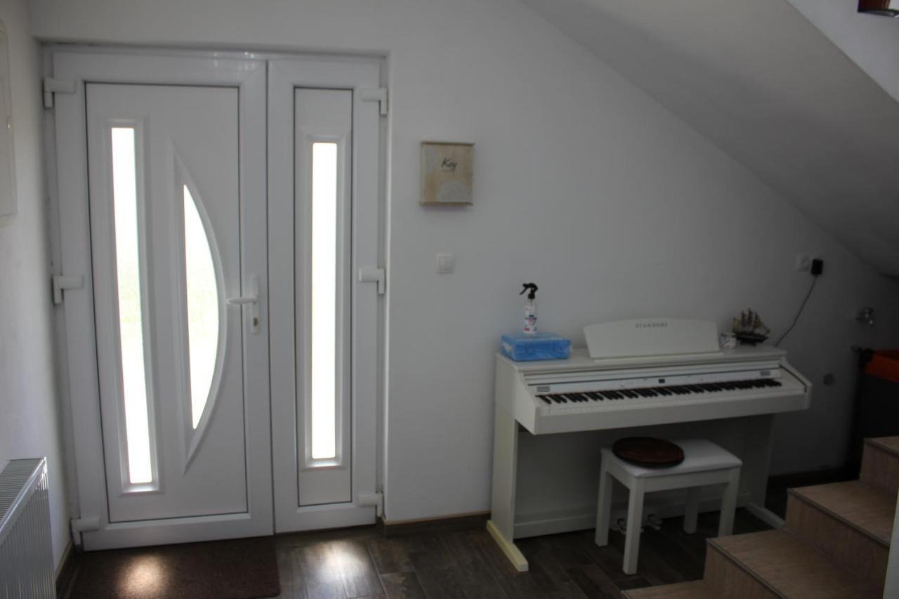 Studio Apartments Adian Кореница Экстерьер фото